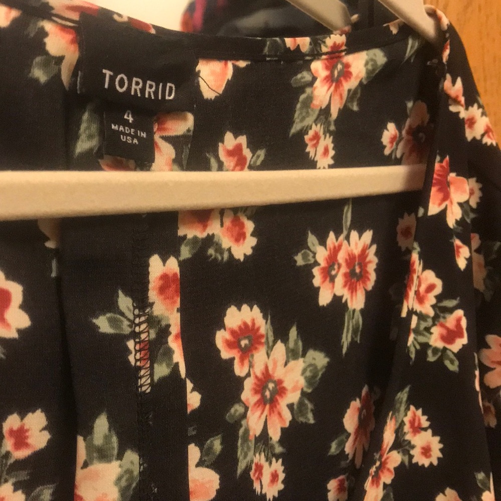 Floral top - Picture 2 of 3